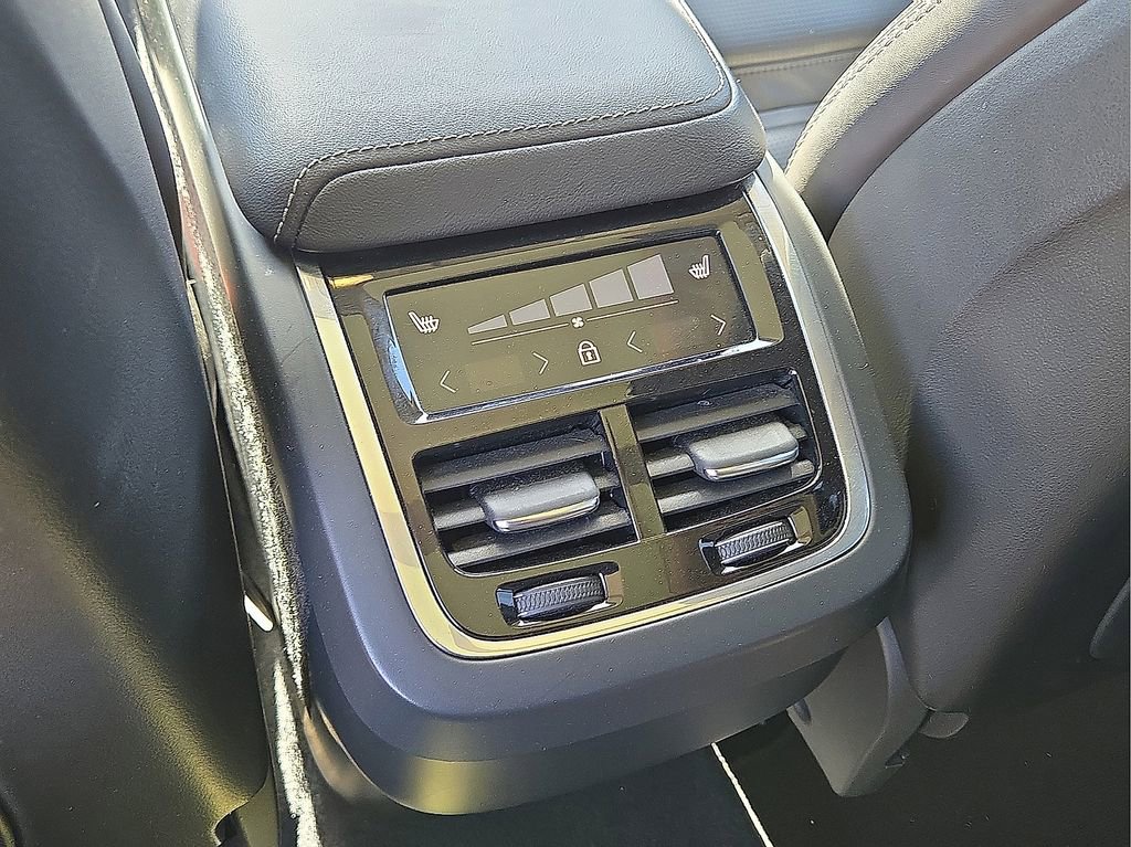 Used 2023 Volvo XC60 B6 Ultimate w/ Climate Package image 17