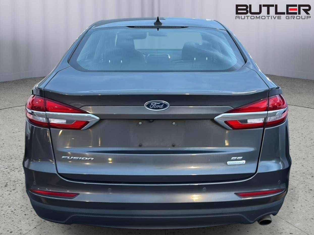 Used 2020 Ford Fusion SE FWD image 9
