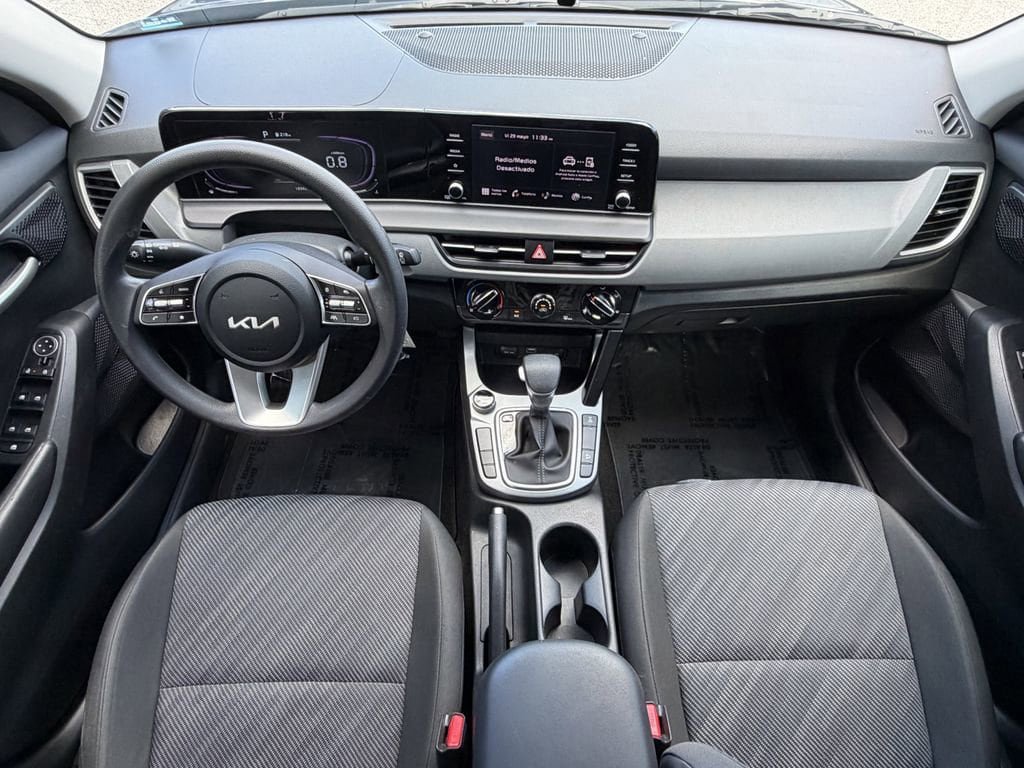 Certified 2025 Kia Seltos LX AWD/4WD image 12
