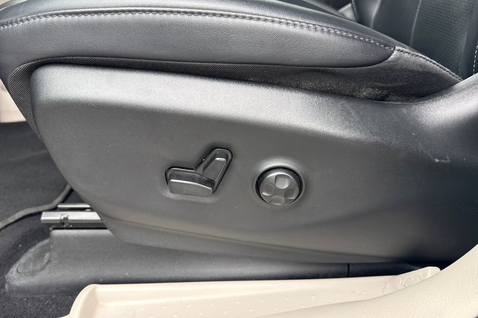 Used 2024 Chrysler Pacifica Touring-L FWD image 19