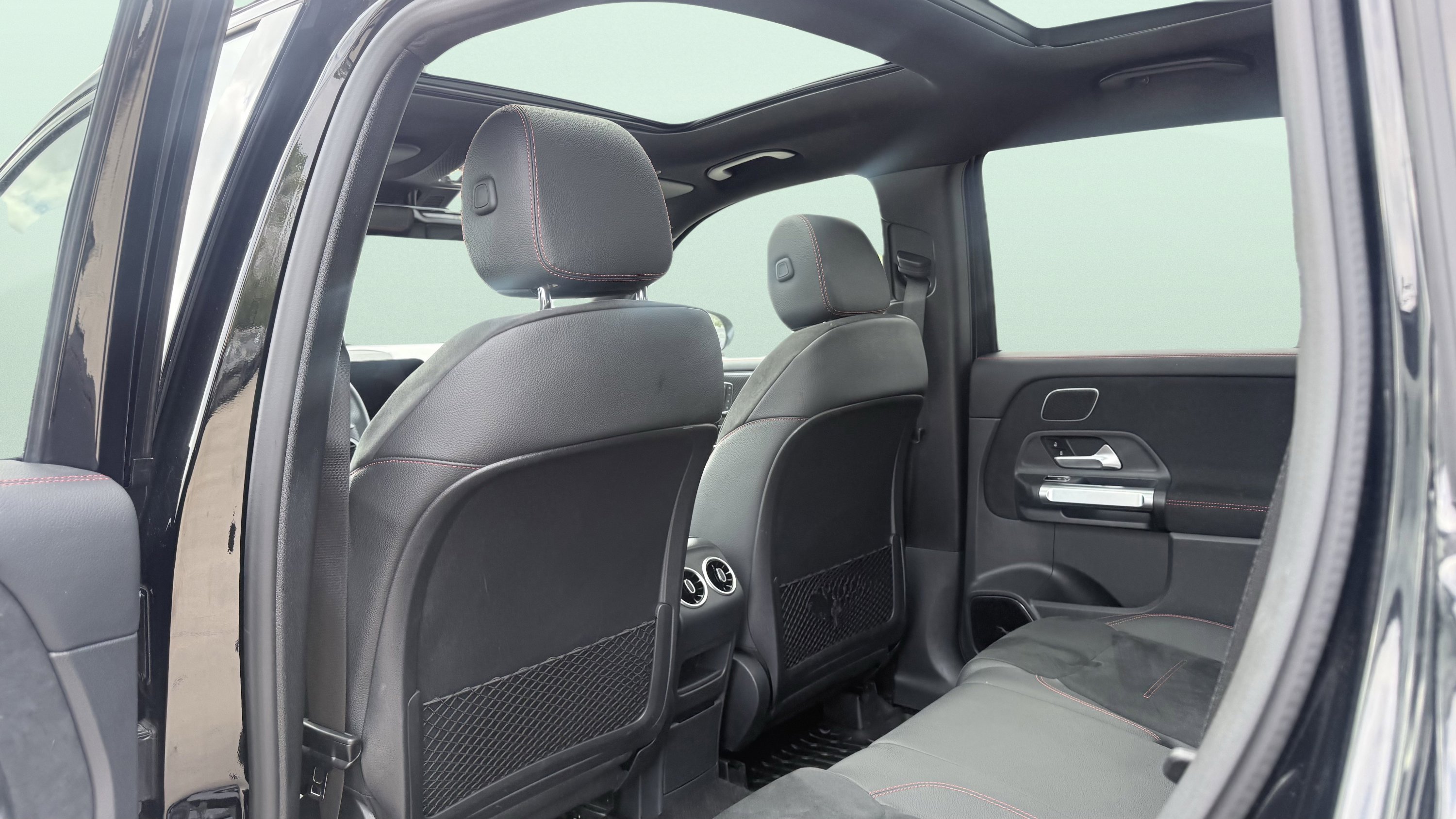 Used 2024 Mercedes-Benz GLB 250 image 33