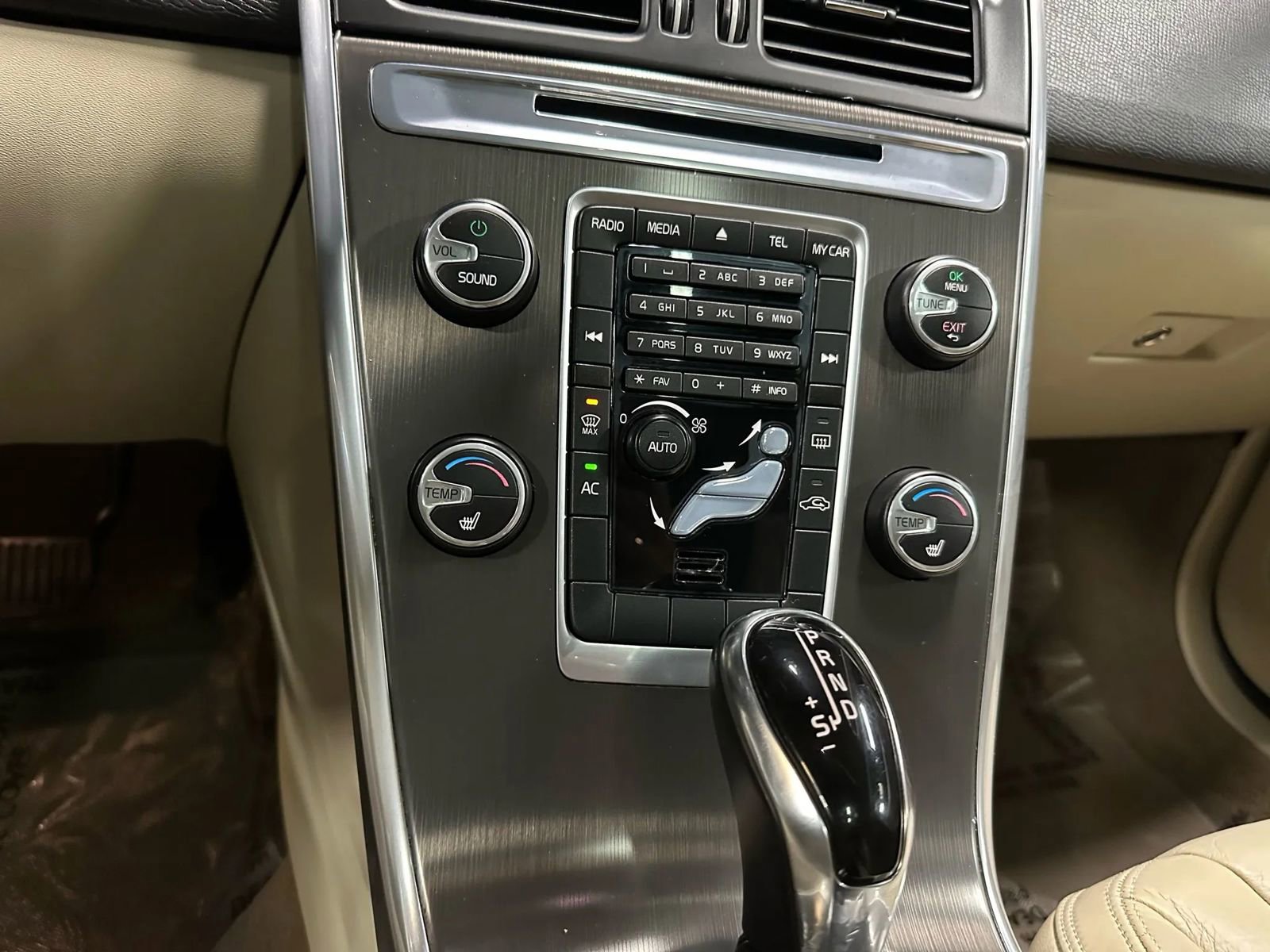 Used 2014 Volvo XC60 T6 image 12