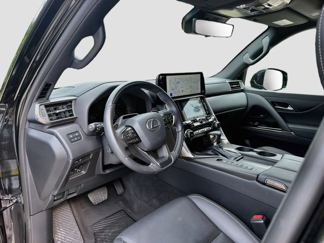 Used 2025 Lexus LX 600 4WD w/ Accessory Package (2T) image 27