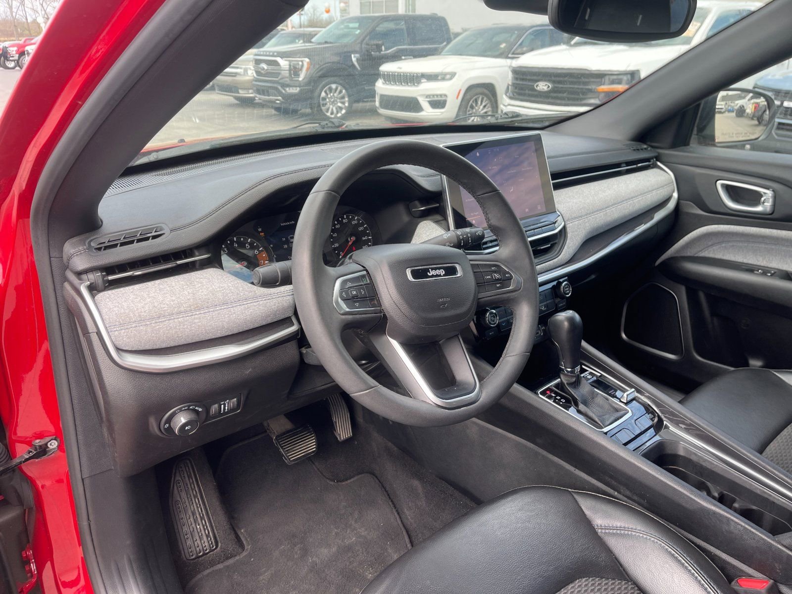Used 2023 Jeep Compass Latitude image 11