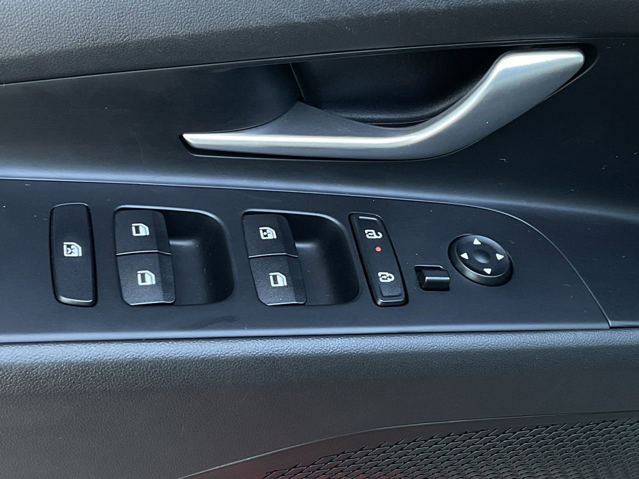 Used 2025 Hyundai Elantra SEL image 13