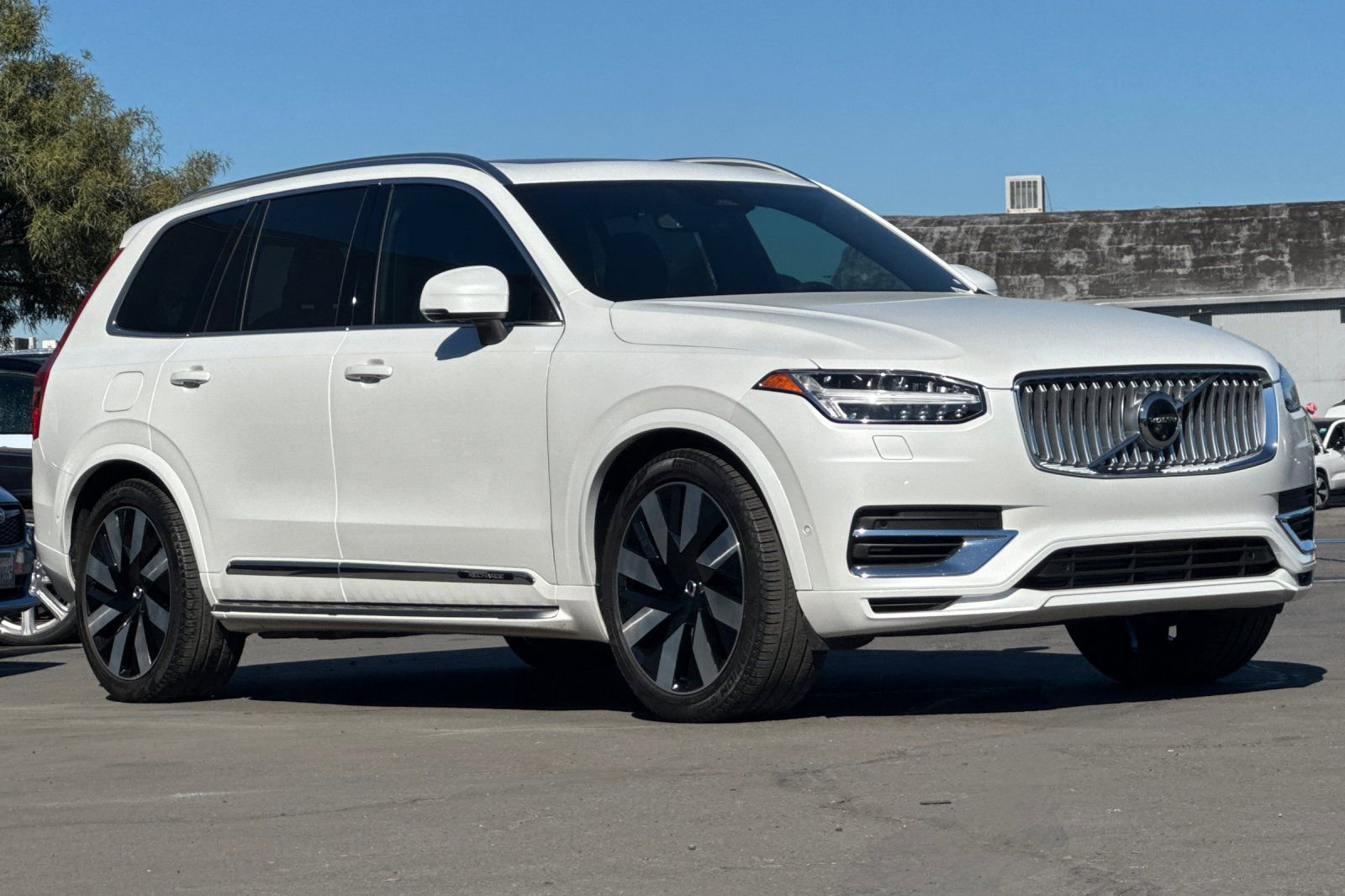 Used 2024 Volvo XC90 T8 Ultimate w/ Lounge Package image 9