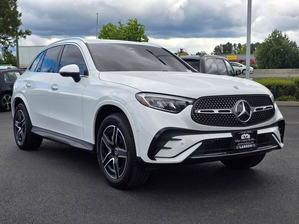 Used 2025 Mercedes-Benz GLC 350e 4MATIC w/ AMG Line image 7