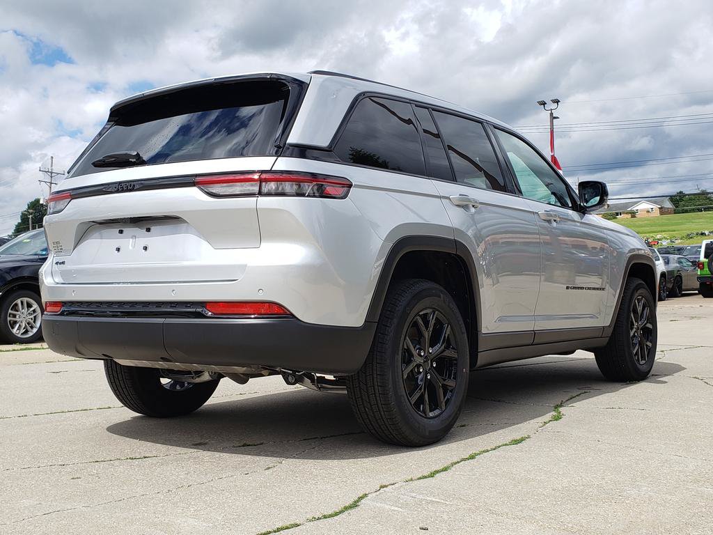 New 2025 Jeep Grand Cherokee 4WD image 3