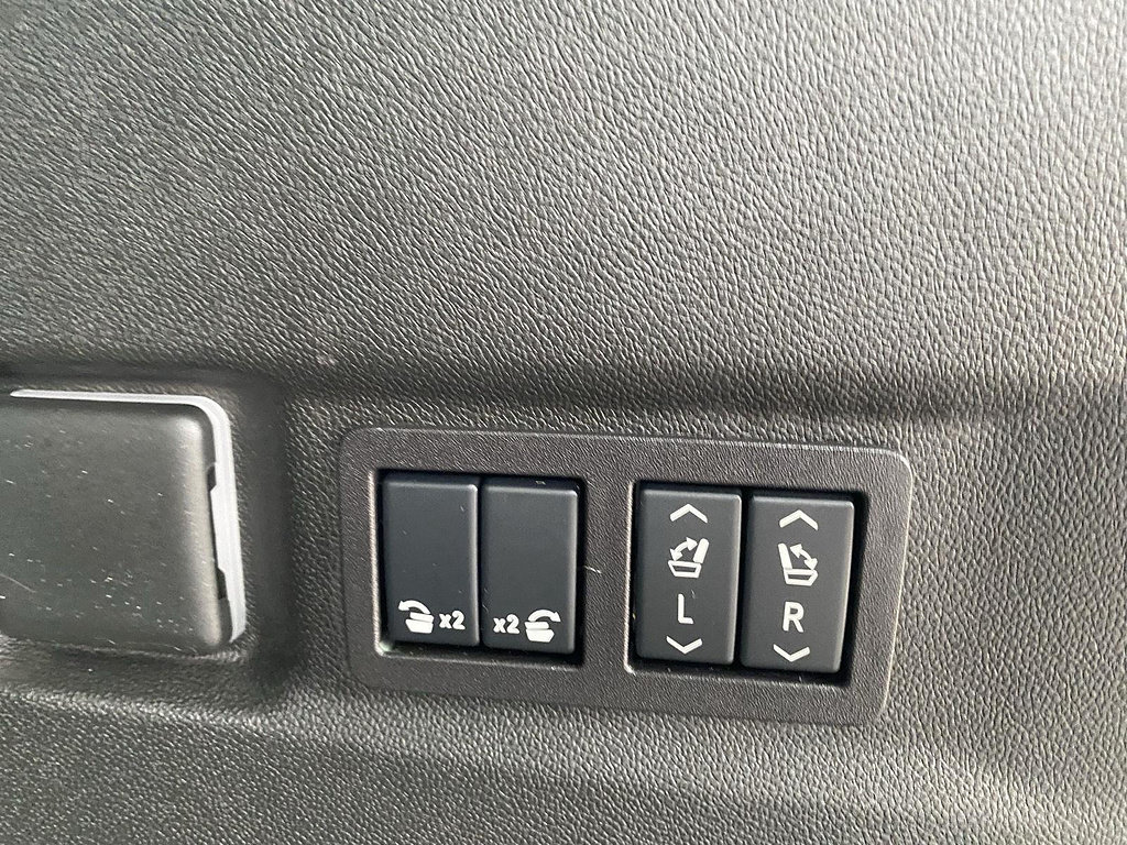 Certified 2026 Chevrolet Suburban Premier AWD/4WD image 11