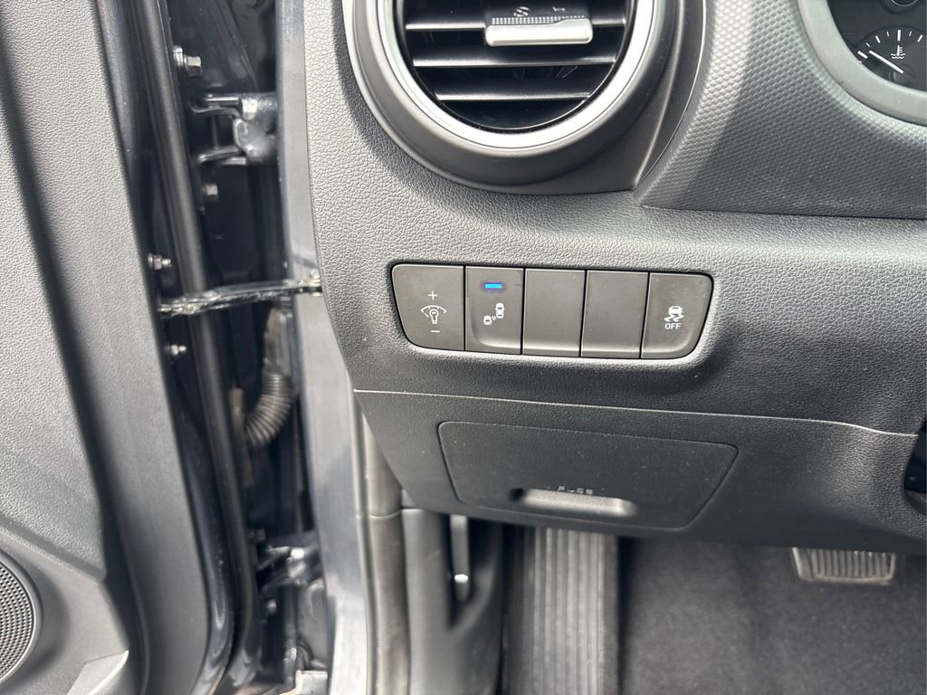 Used 2018 Hyundai Kona Limited image 35