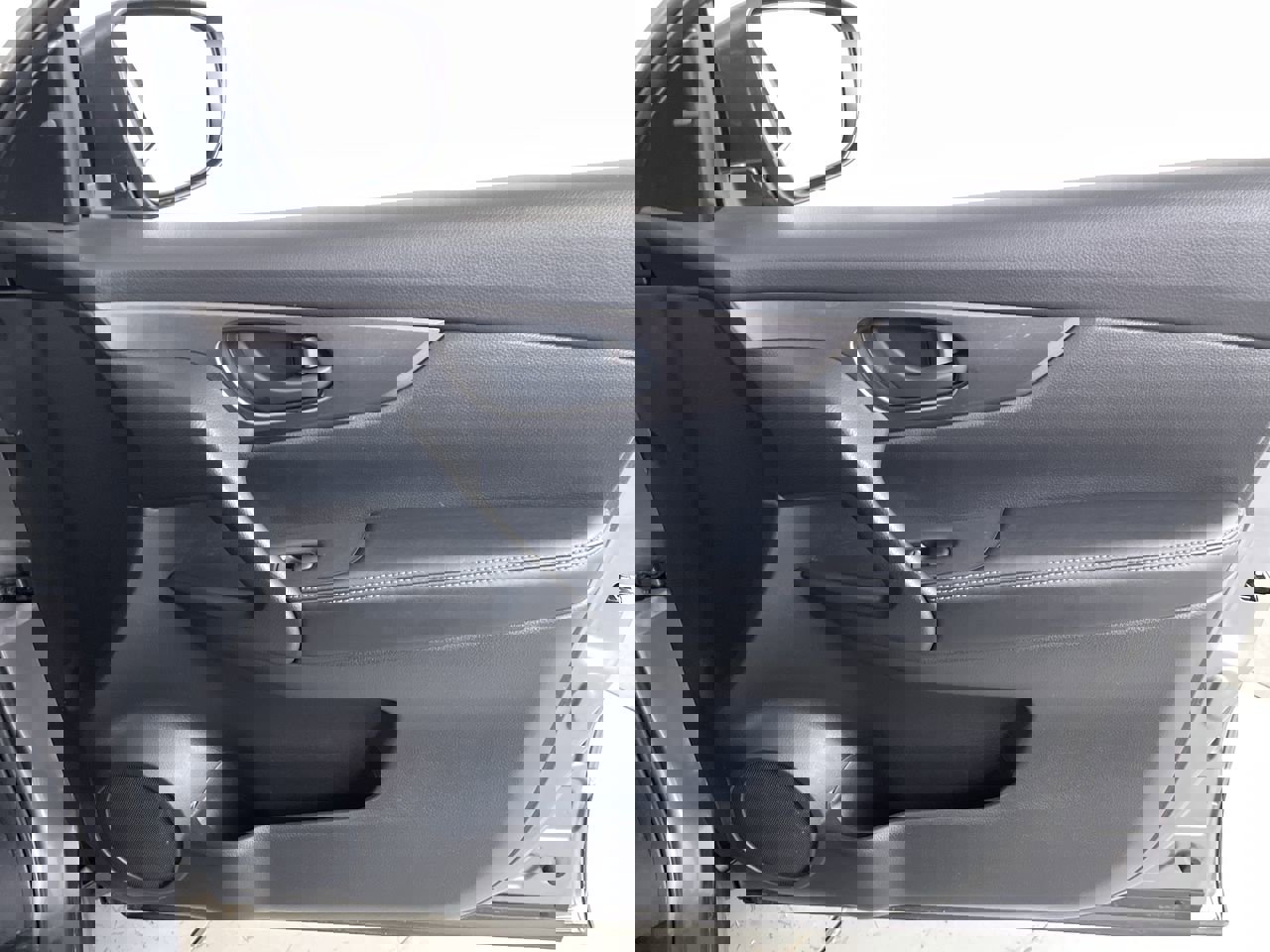 Used 2020 Nissan Rogue Sport S image 22