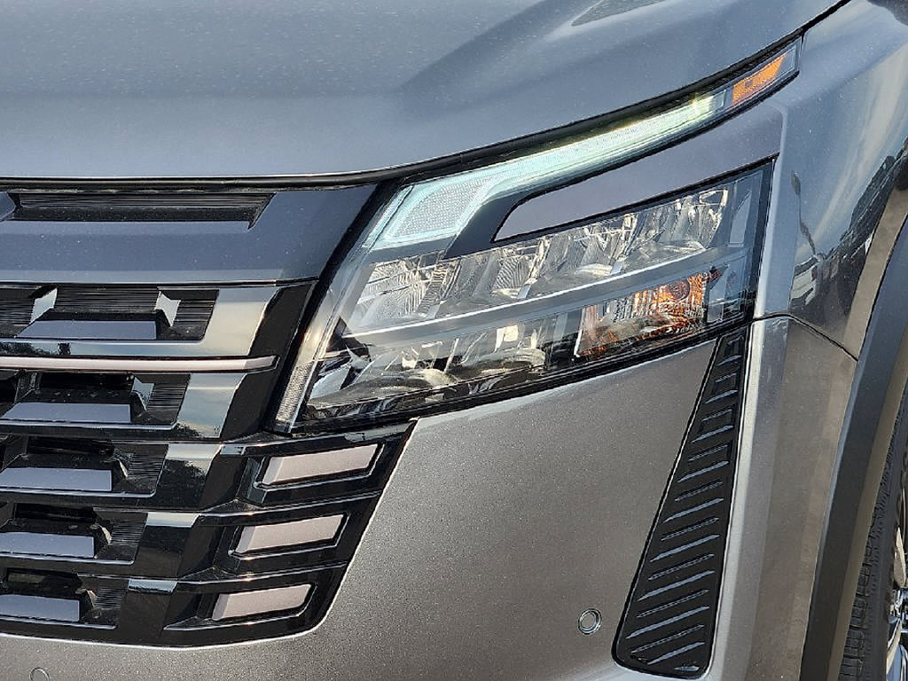 New 2026 Nissan Pathfinder Platinum AWD/4WD image 8