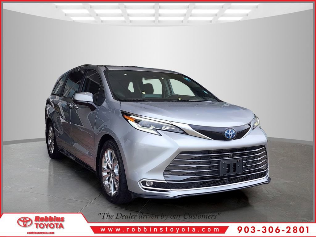 Used 2022 Toyota Sienna Platinum FWD image 1