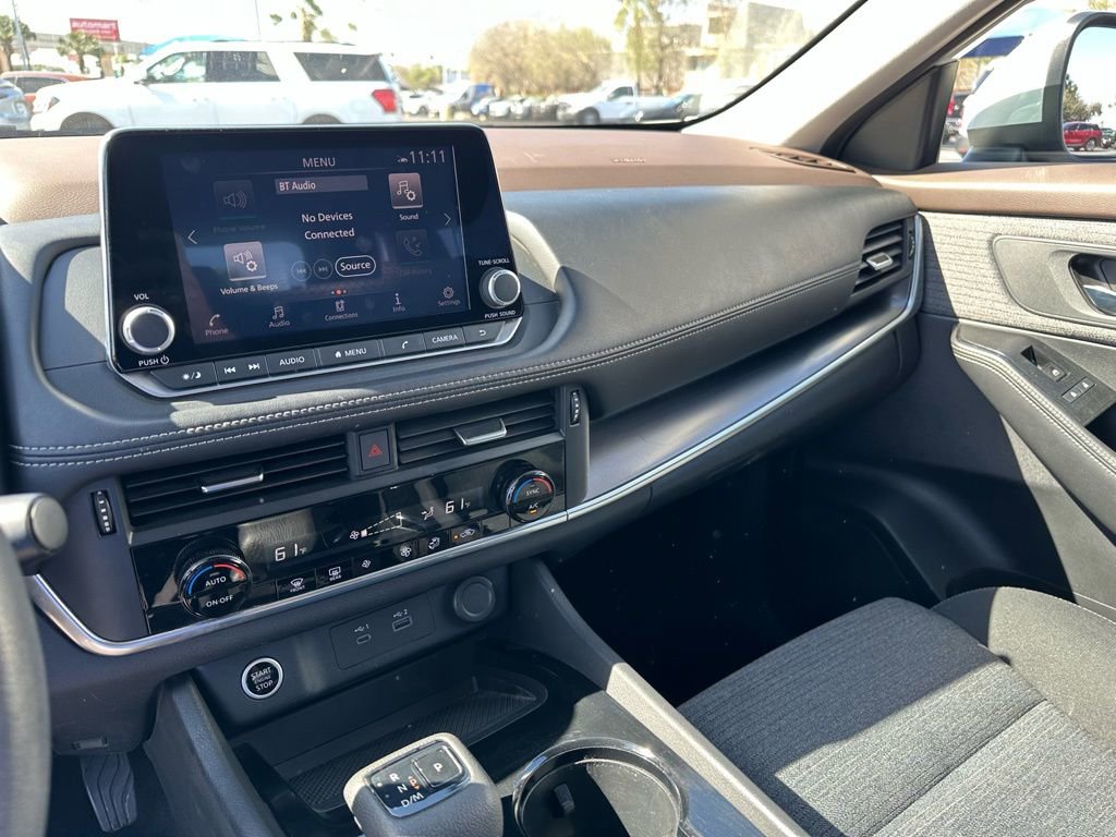 Used 2023 Nissan Rogue SV image 15