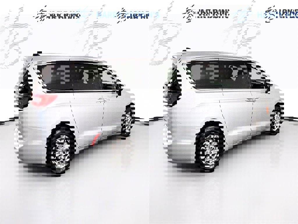 Used 2024 Chrysler Pacifica Touring-L image 32