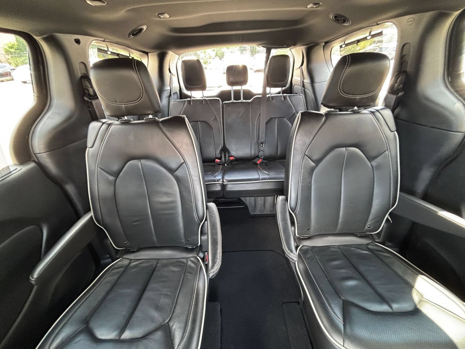 Used 2025 Chrysler Pacifica Limited FWD image 42