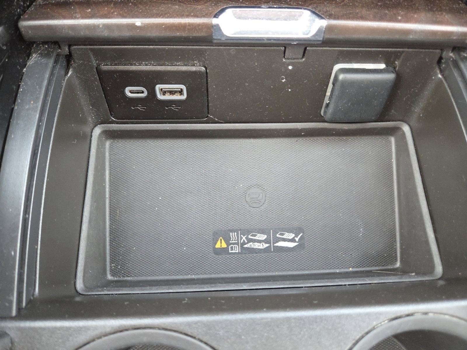 Used 2022 GMC Yukon XL Denali RWD image 12