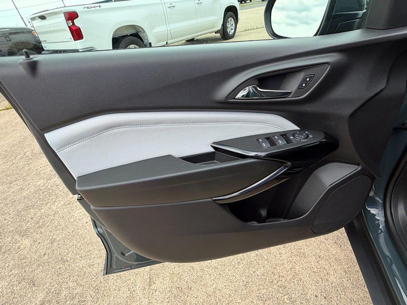 Used 2025 Chevrolet Trax LT FWD image 22