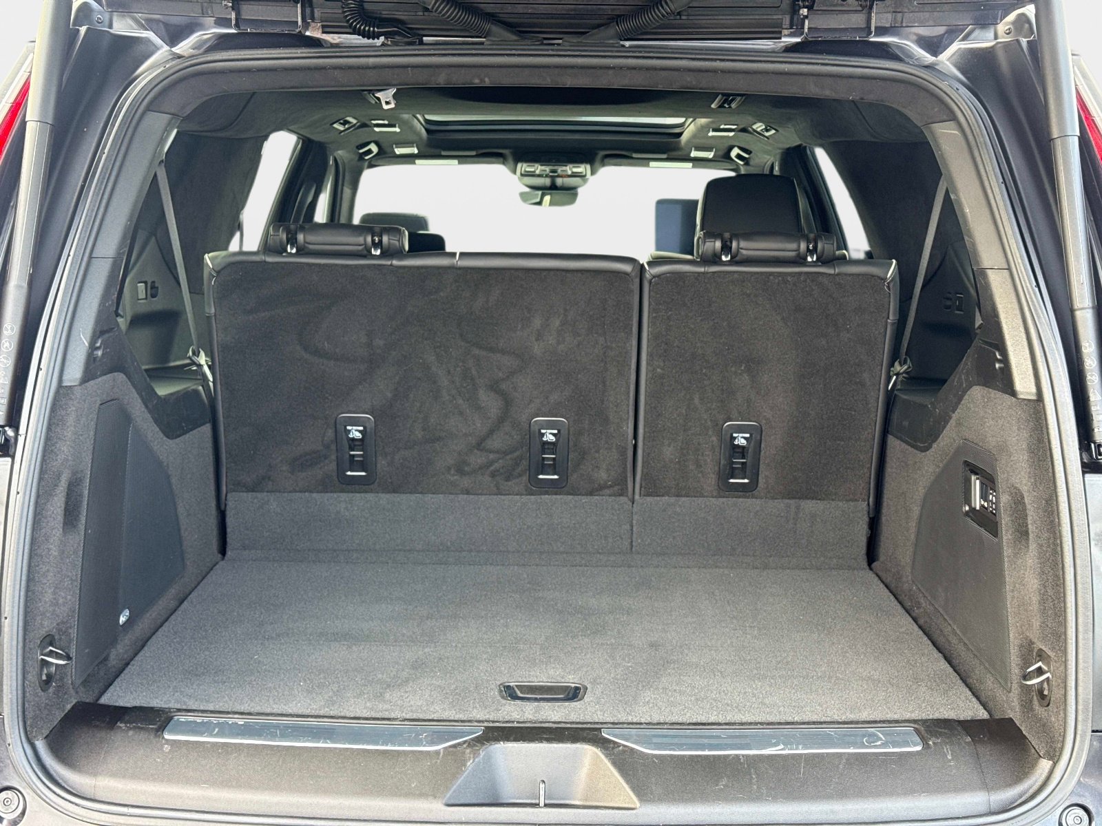 Used 2024 Cadillac Escalade ESV Sport Platinum image 17