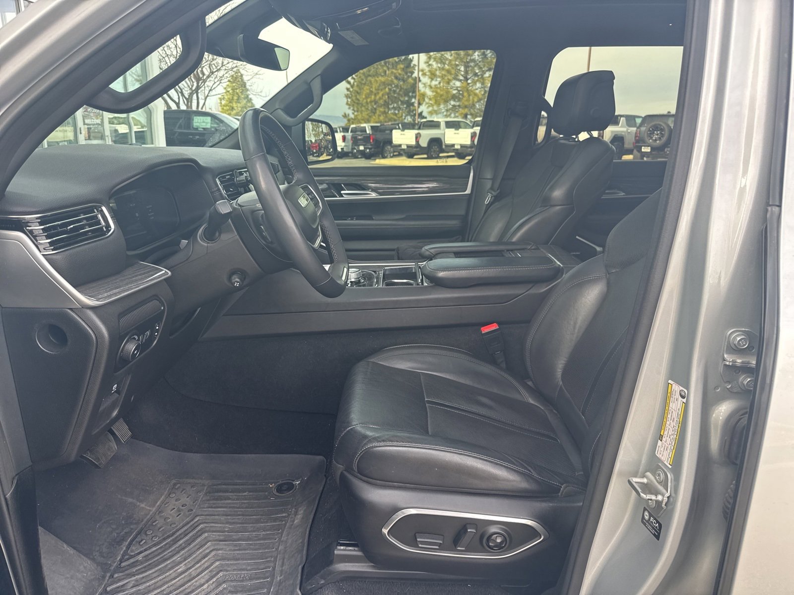 Used 2022 Jeep Wagoneer Series II w/ Premium Group I image 3