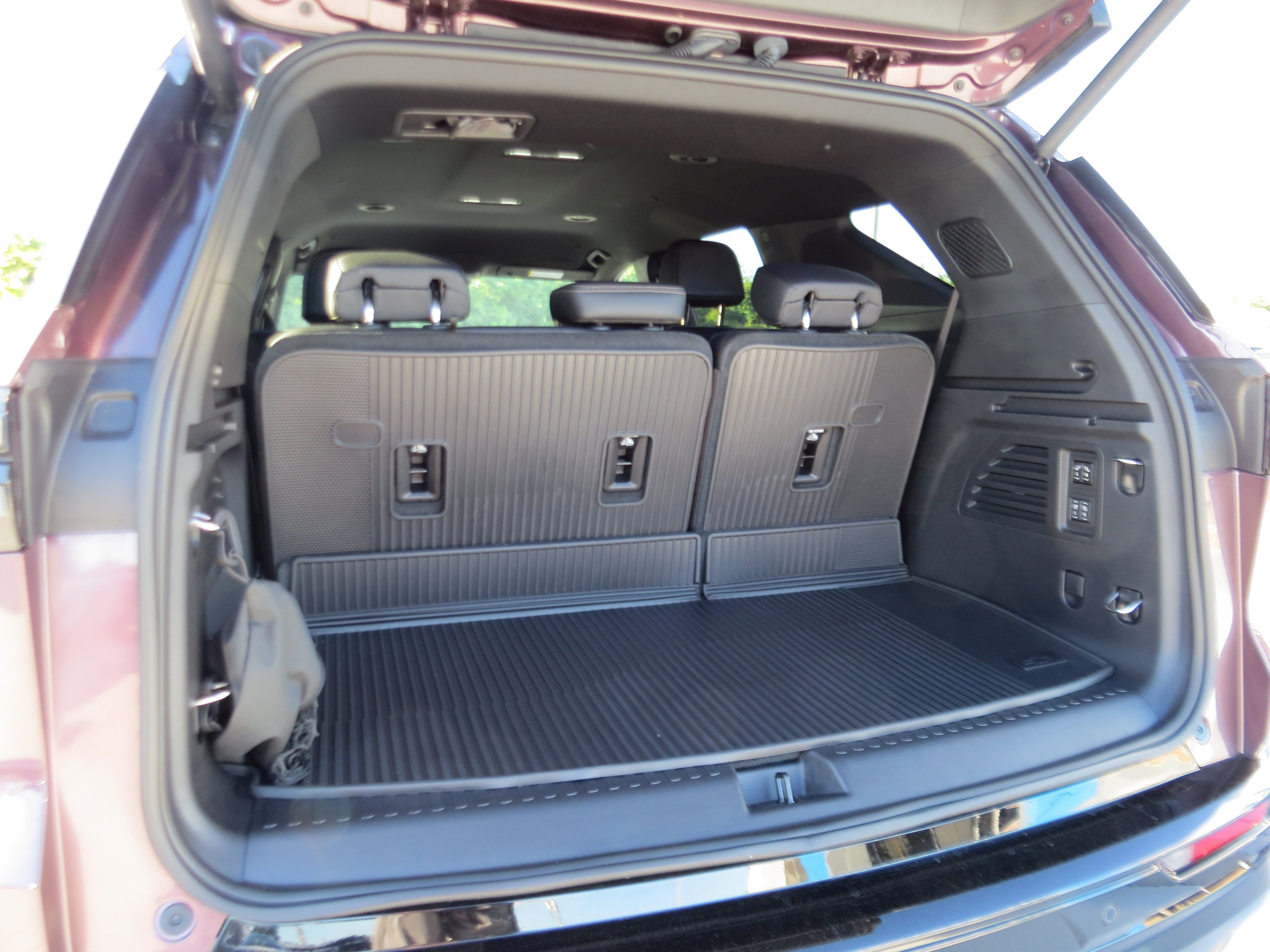 Used 2026 Chevrolet Traverse High Country w/ LPO, Floor Liner Package AWD/4WD image 10