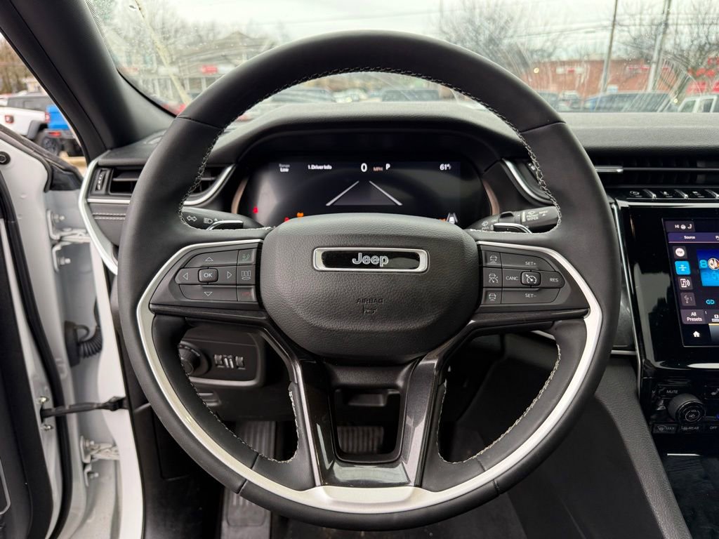 Used 2023 Jeep Grand Cherokee L Laredo image 14