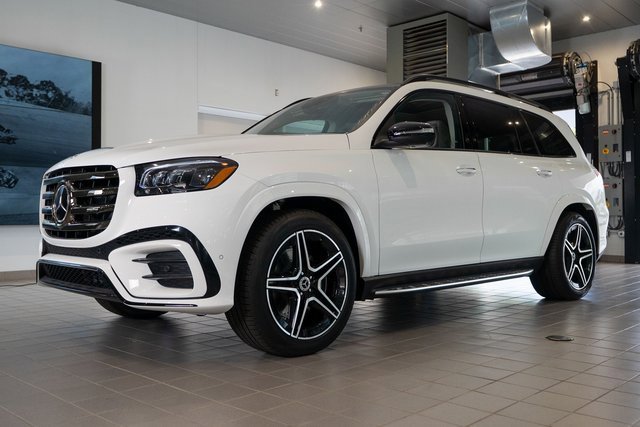 New 2026 Mercedes-Benz GLS 450 4MATIC image 3