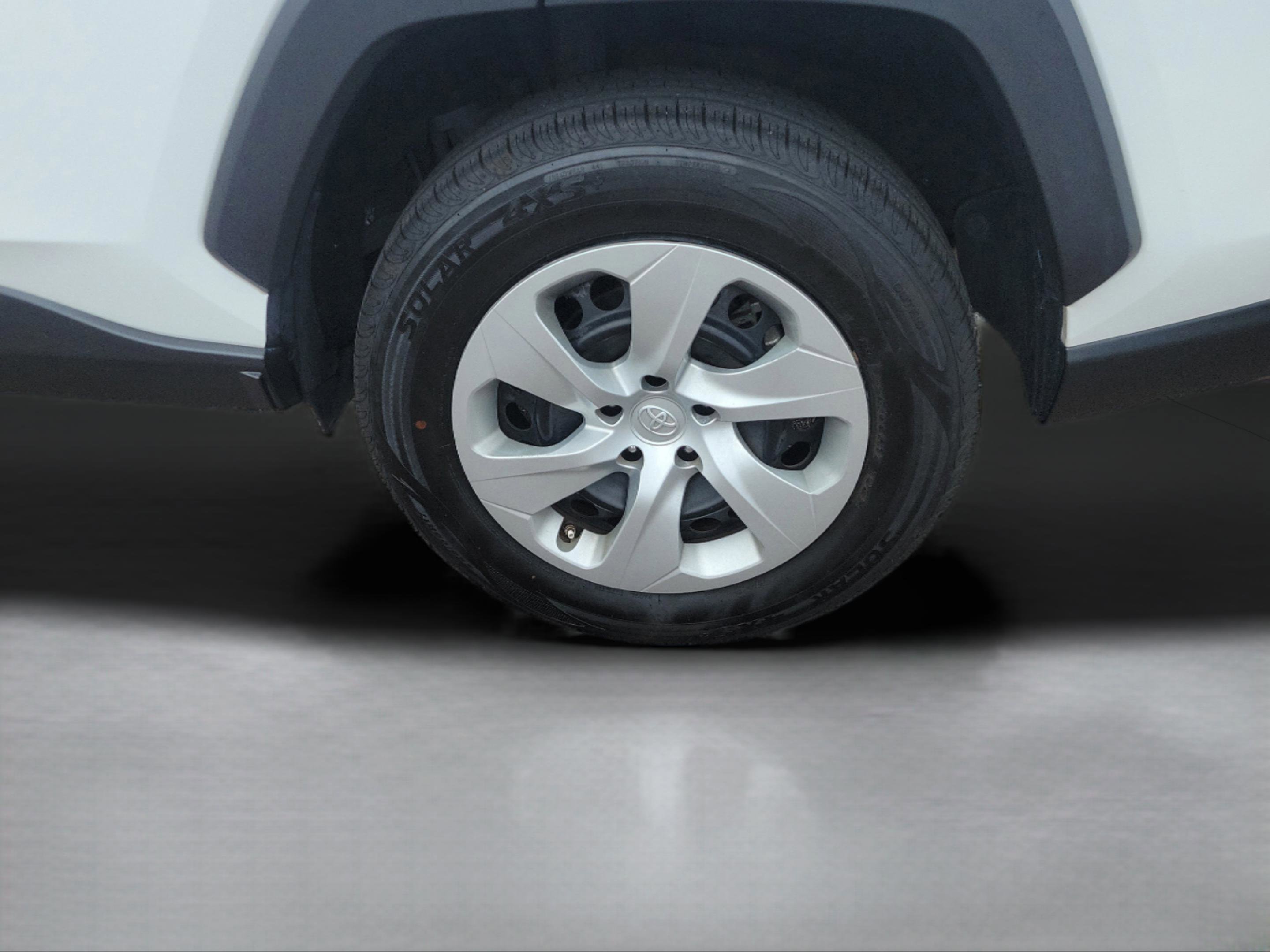 Used 2020 Toyota RAV4 LE image 5