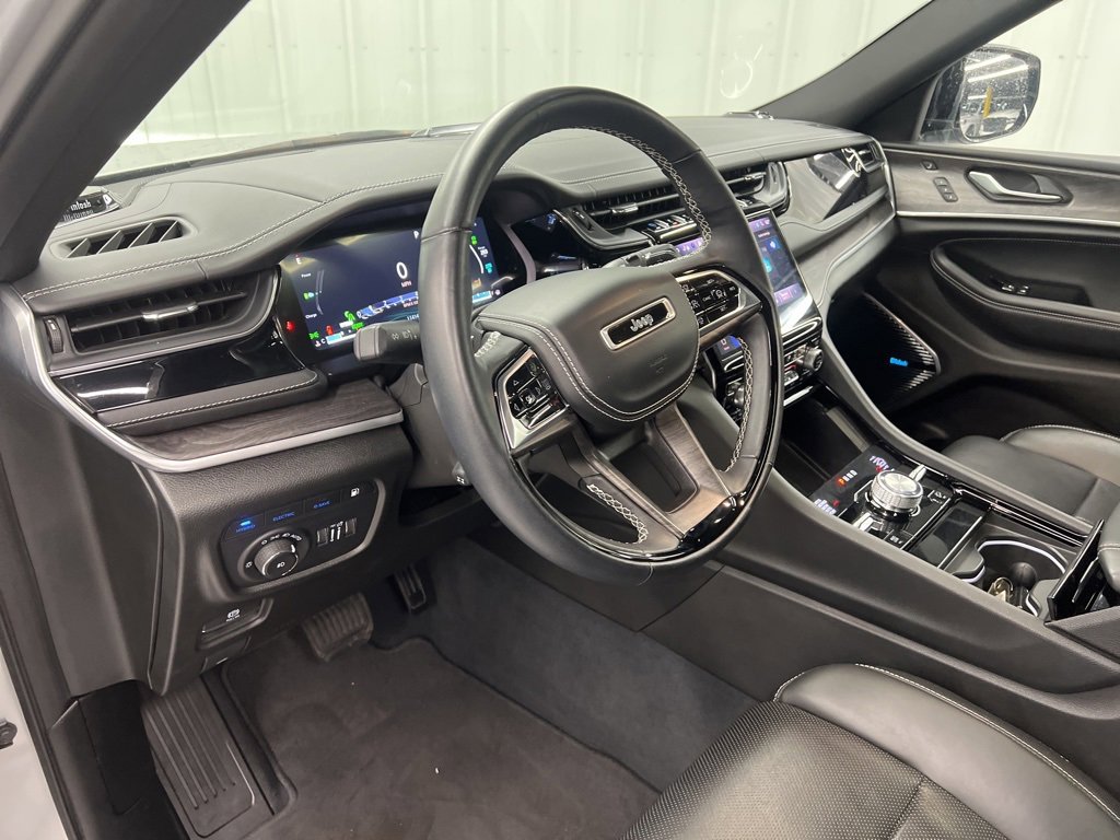 Used 2023 Jeep Grand Cherokee Overland w/ Advanced Protech Group III image 16