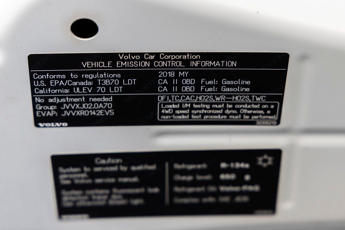 Used 2018 Volvo XC60 T5 Momentum w/ Vision Package image 34