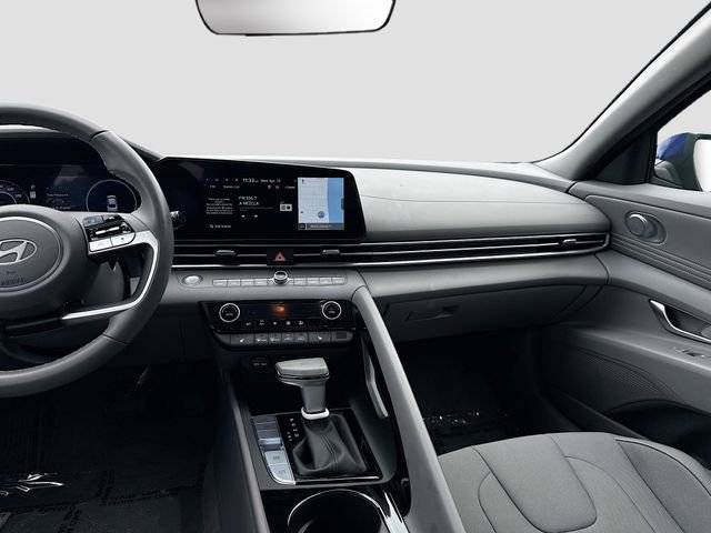 Certified 2025 Hyundai Elantra SEL image 22
