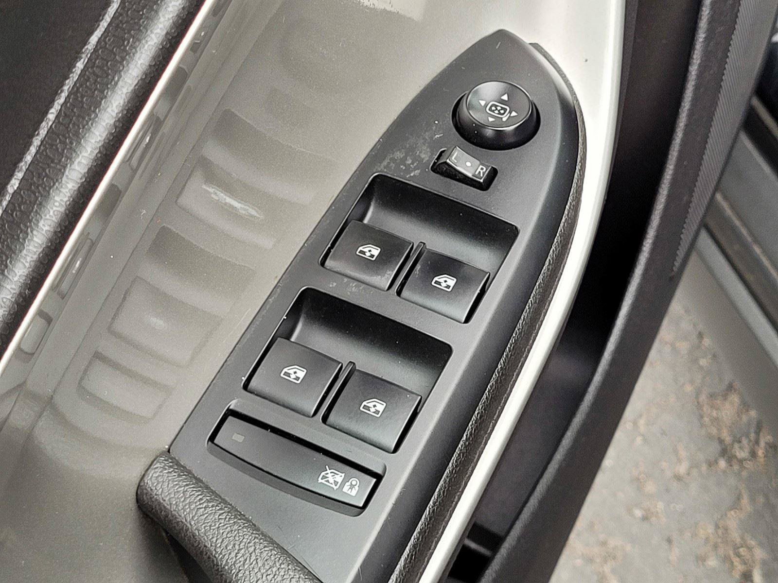 Used 2015 Chevrolet Volt Premium w/ Premium Trim Package FWD image 17