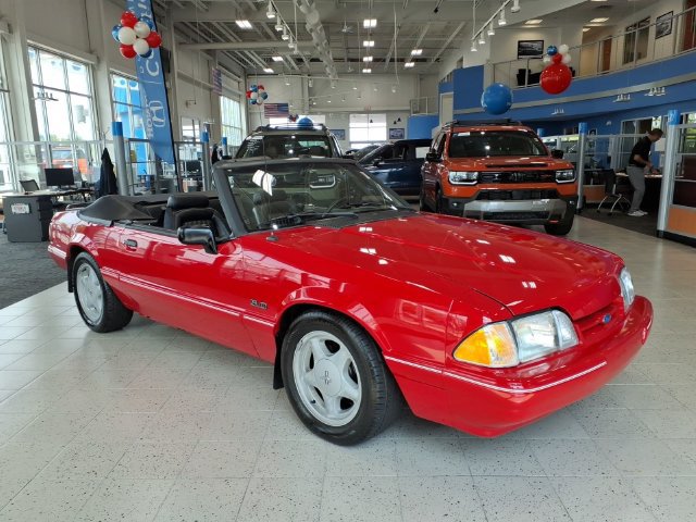 Used 1993 Ford Mustang LX RWD image 3