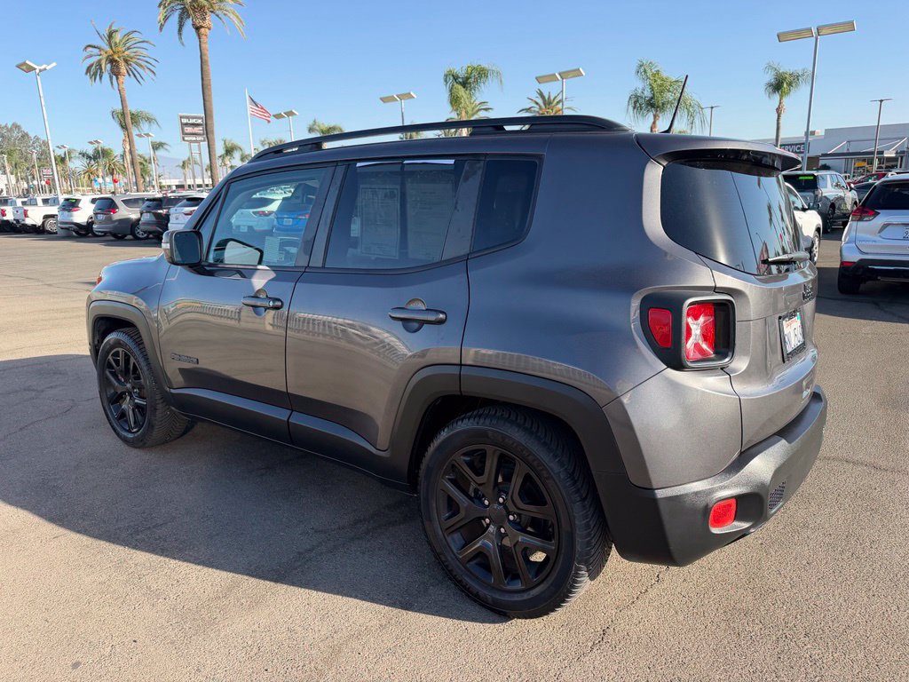 Used 2018 Jeep Renegade Altitude w/ UConnect 8.4 Nav Group FWD image 4