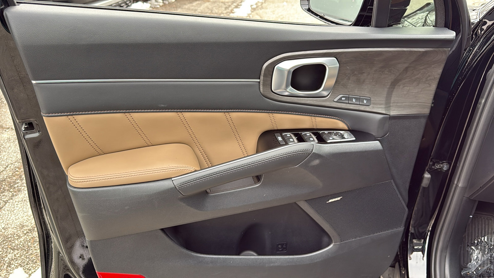Used 2024 Kia Sorento SX Prestige w/ Olive Brown Leather Package image 10