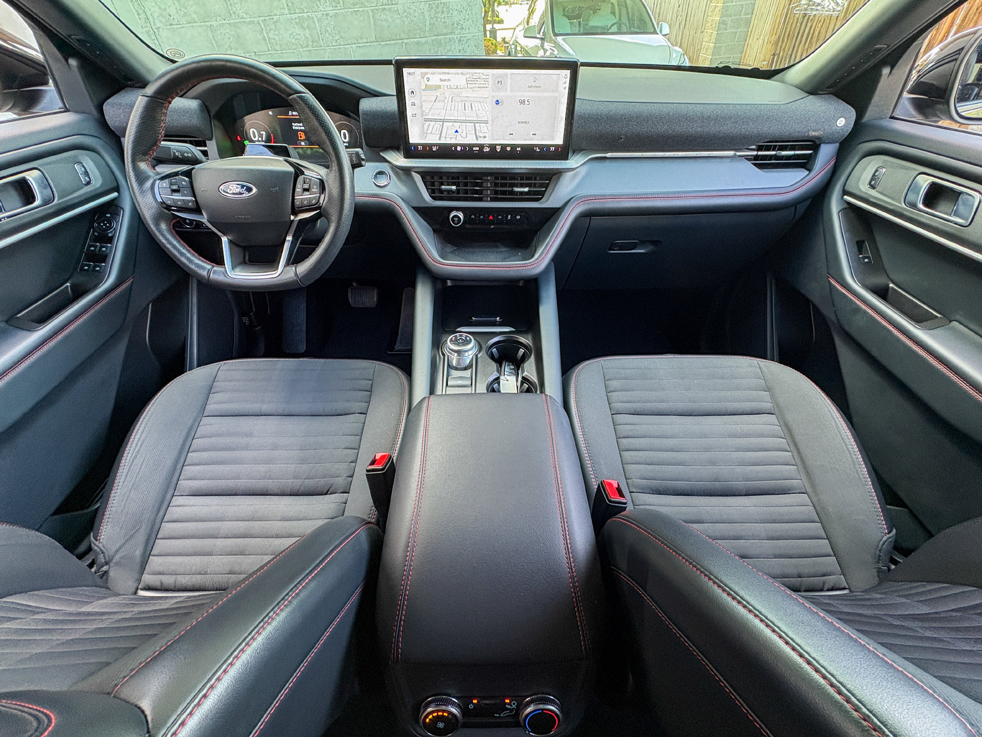 Used 2025 Ford Explorer ST-Line w/ ST-Line Street Pack AWD/4WD image 2