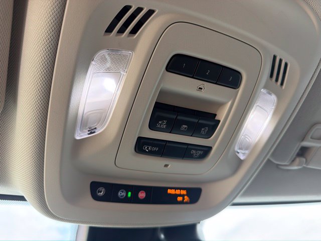 Used 2023 Buick Envision Avenir AWD/4WD image 33