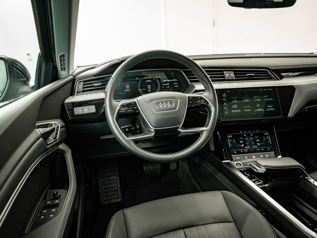 Used 2021 Audi e-tron Premium w/ Convenience Plus Package AWD/4WD image 33