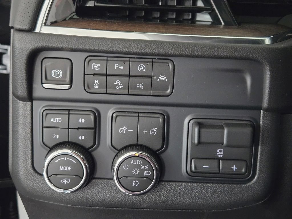 New 2026 Chevrolet Suburban High Country AWD/4WD image 34