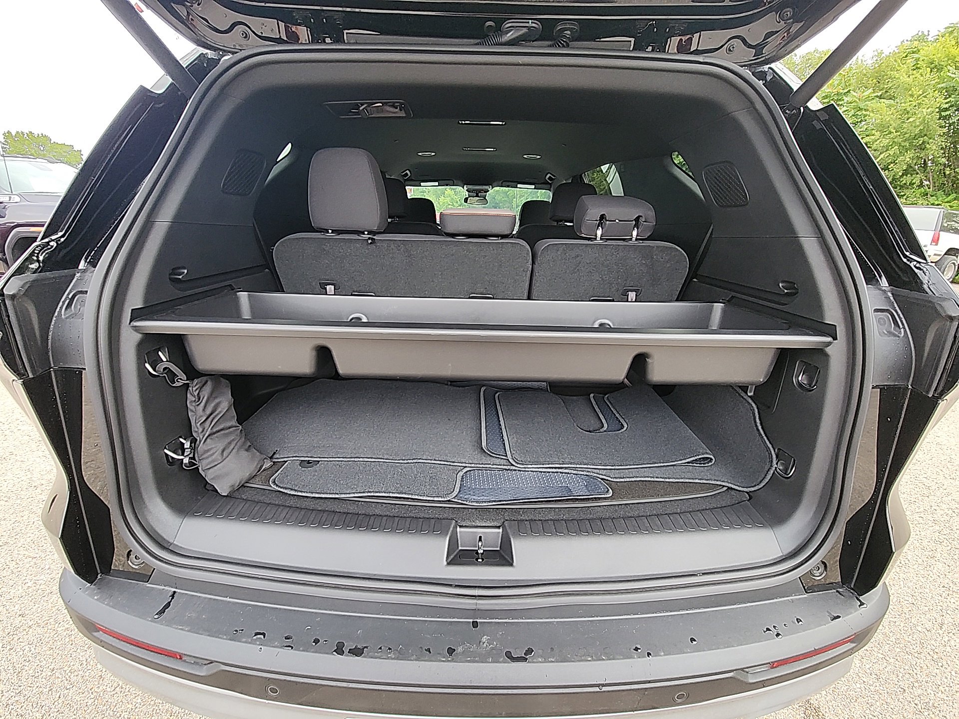 New 2025 Chevrolet Traverse LT w/ LPO, Cargo Package image 33