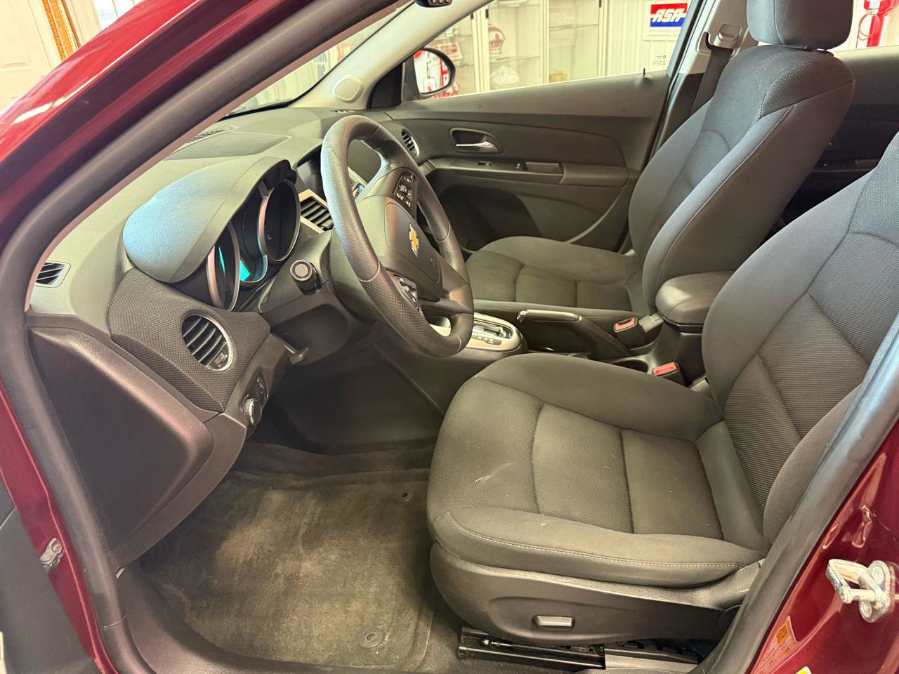 Used 2015 Chevrolet Cruze LT FWD image 11