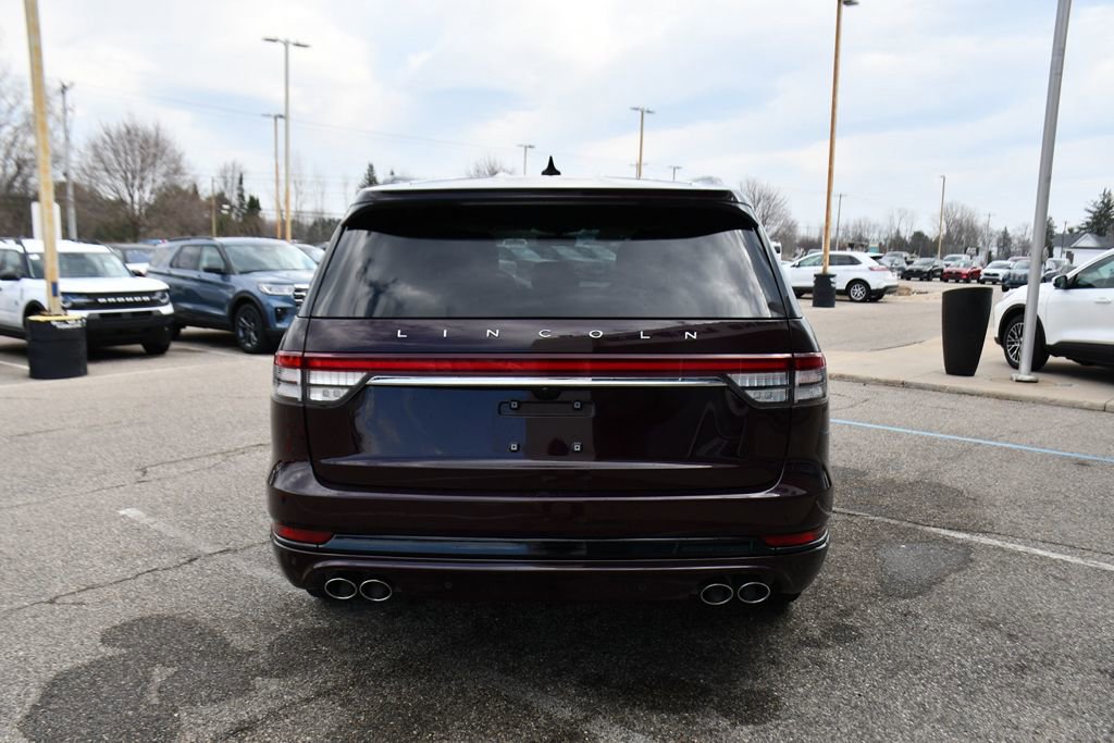 Used 2023 Lincoln Aviator Reserve w/ Jet Appearance Package AWD/4WD image 5