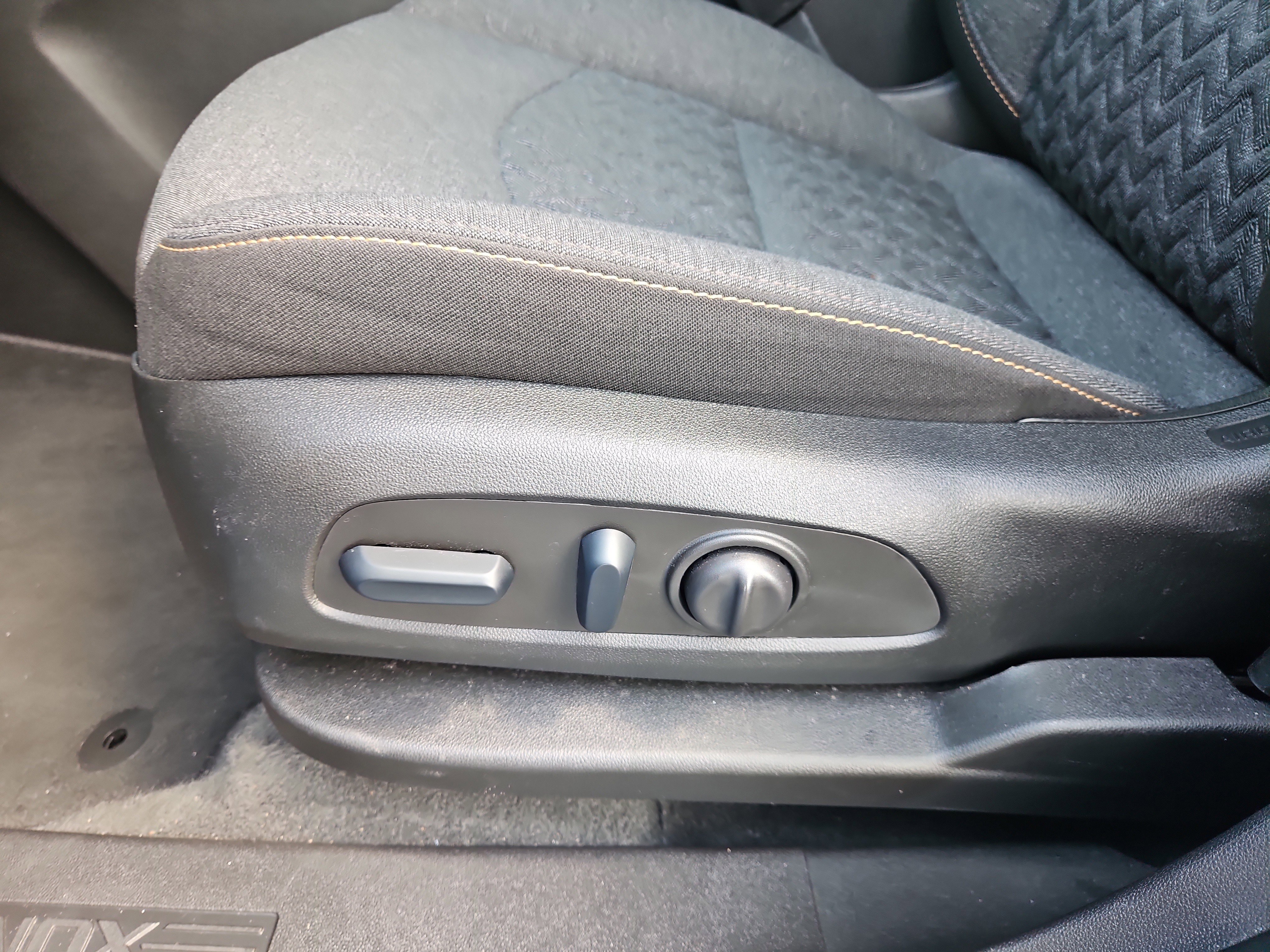 Used 2024 Chevrolet Equinox LT FWD image 17