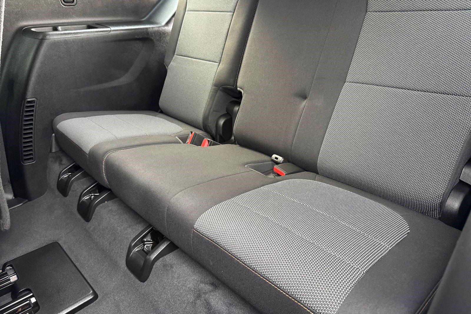 Used 2021 Chevrolet Traverse LT image 32