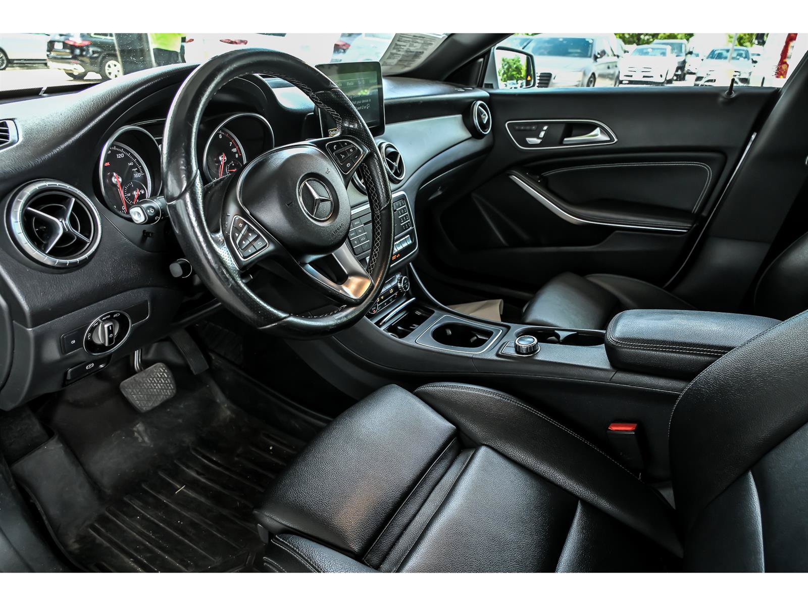 Used 2018 Mercedes-Benz CLA 250 image 4