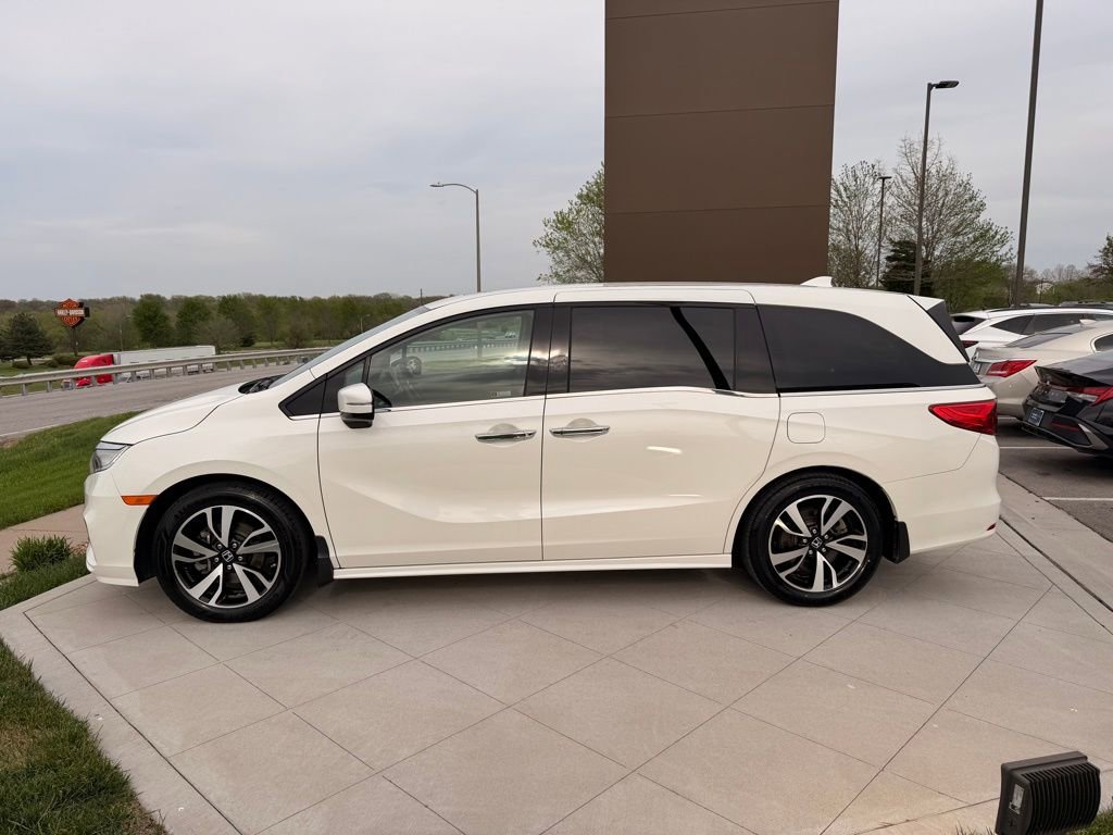 Used 2019 Honda Odyssey Elite image 2