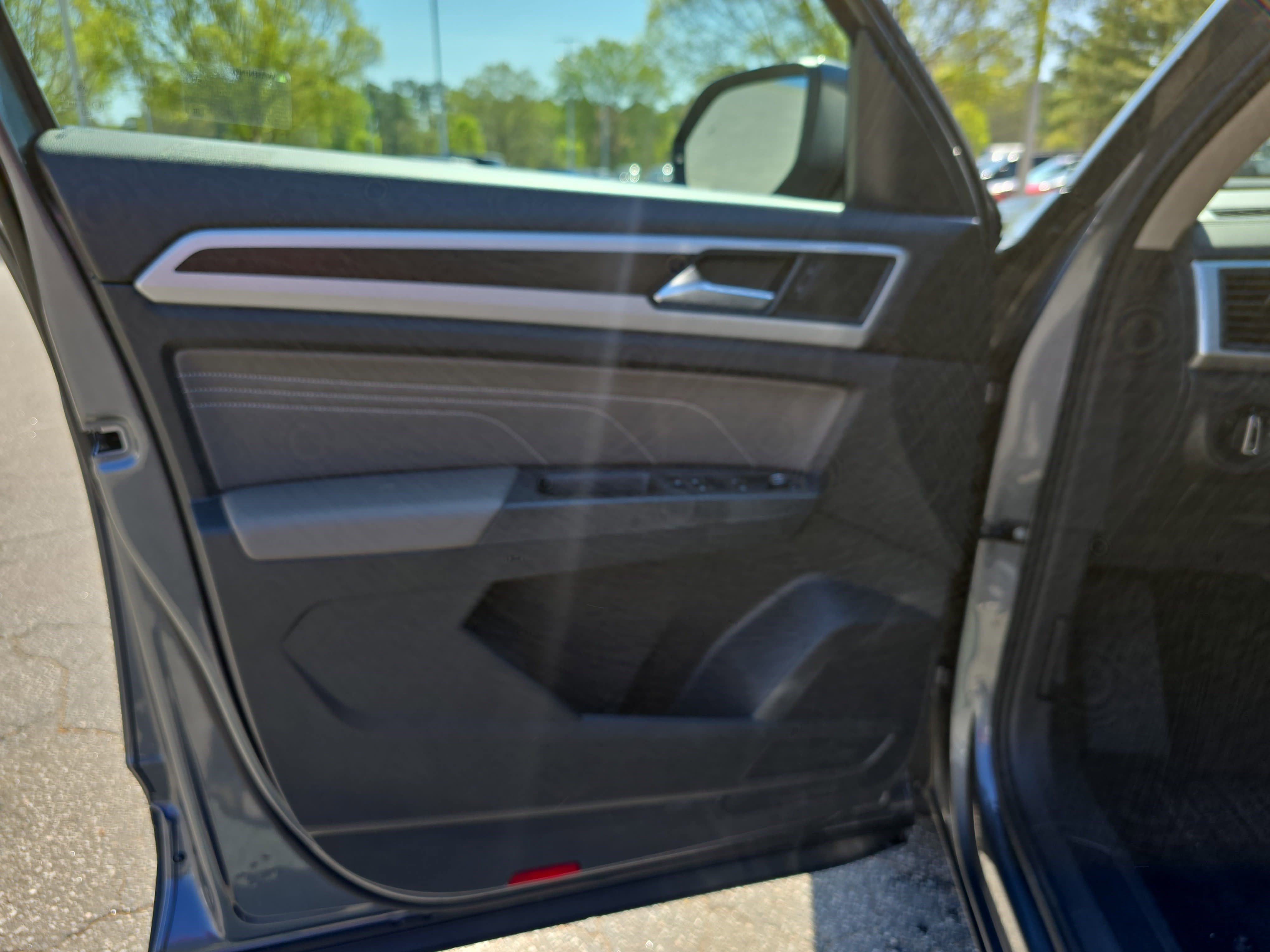 Used 2023 Volkswagen Atlas SE image 27