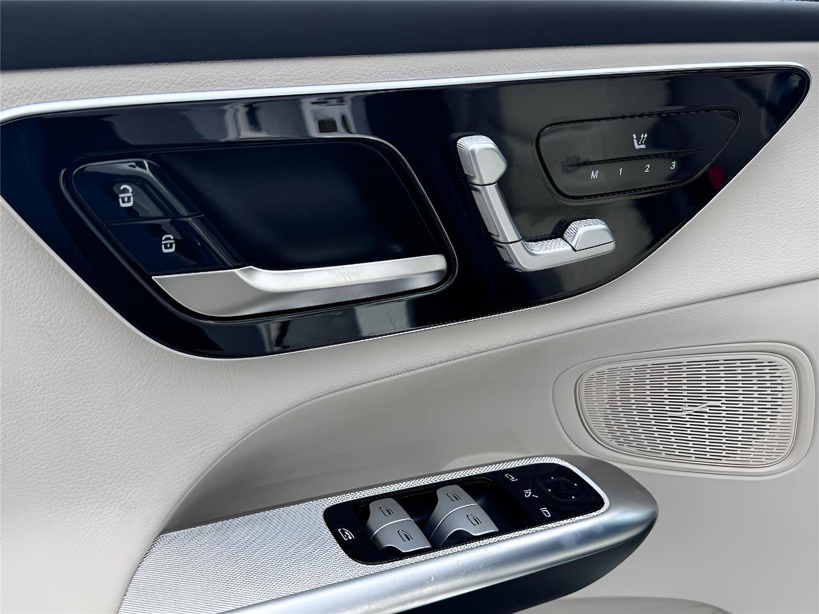 Used 2023 Mercedes-Benz GLC 300 4MATIC image 9