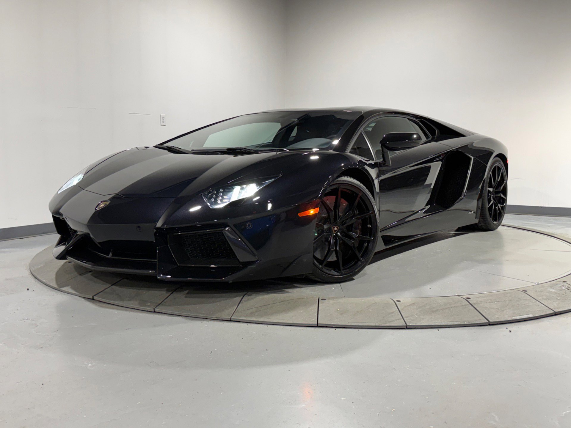 Used 2014 Lamborghini Aventador LP 700-4 image 4