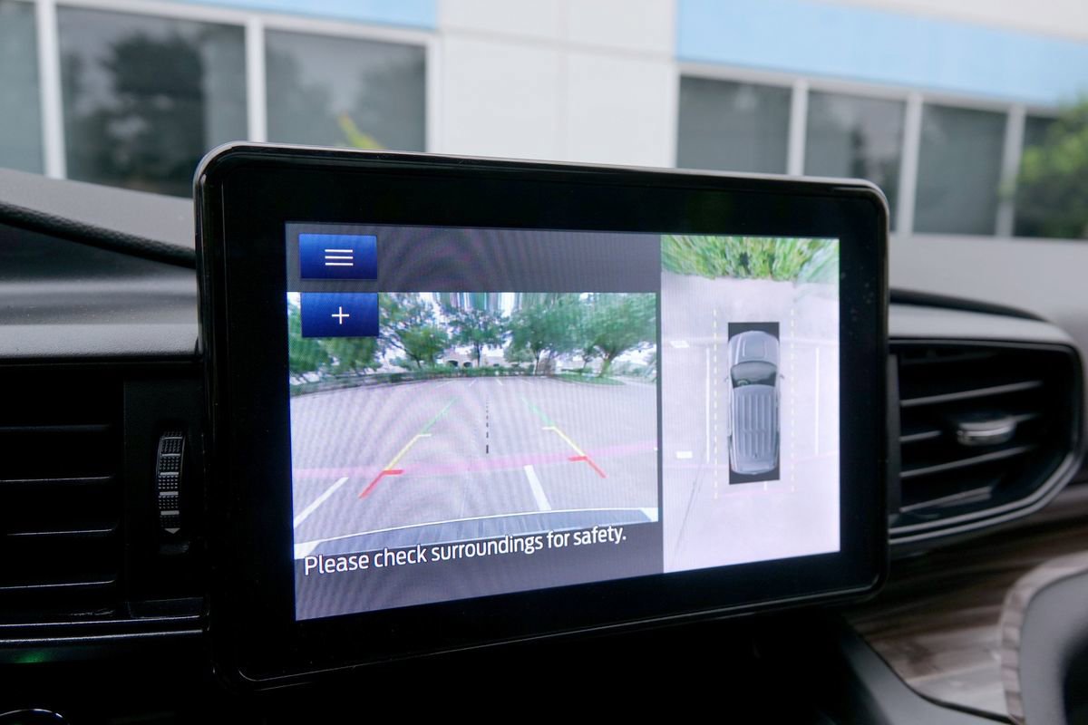 Used 2020 Ford Explorer Limited w/ Class III Trailer Tow Package RWD image 10